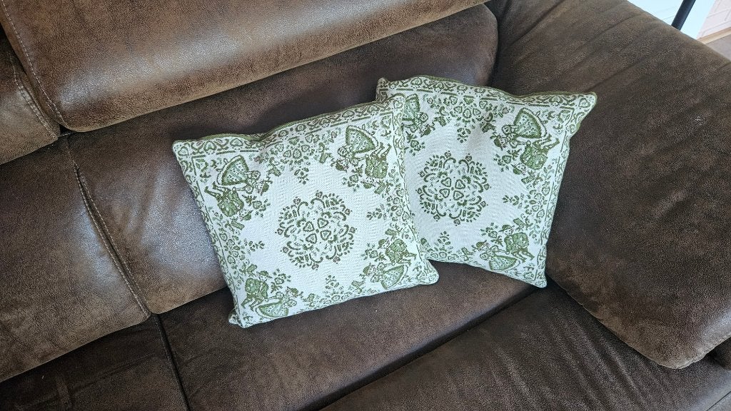 Geborduurde kussens 34x34 cm, samen €25, Vierkant, Ophalen of Verzenden, Zo goed als nieuw, Sierkussen