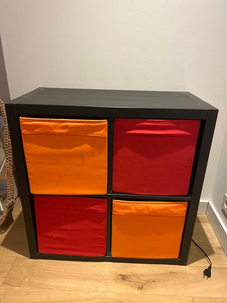 Kallax kast met 4 vakken en opbergboxen, Ophalen of Verzenden, Gebruikt