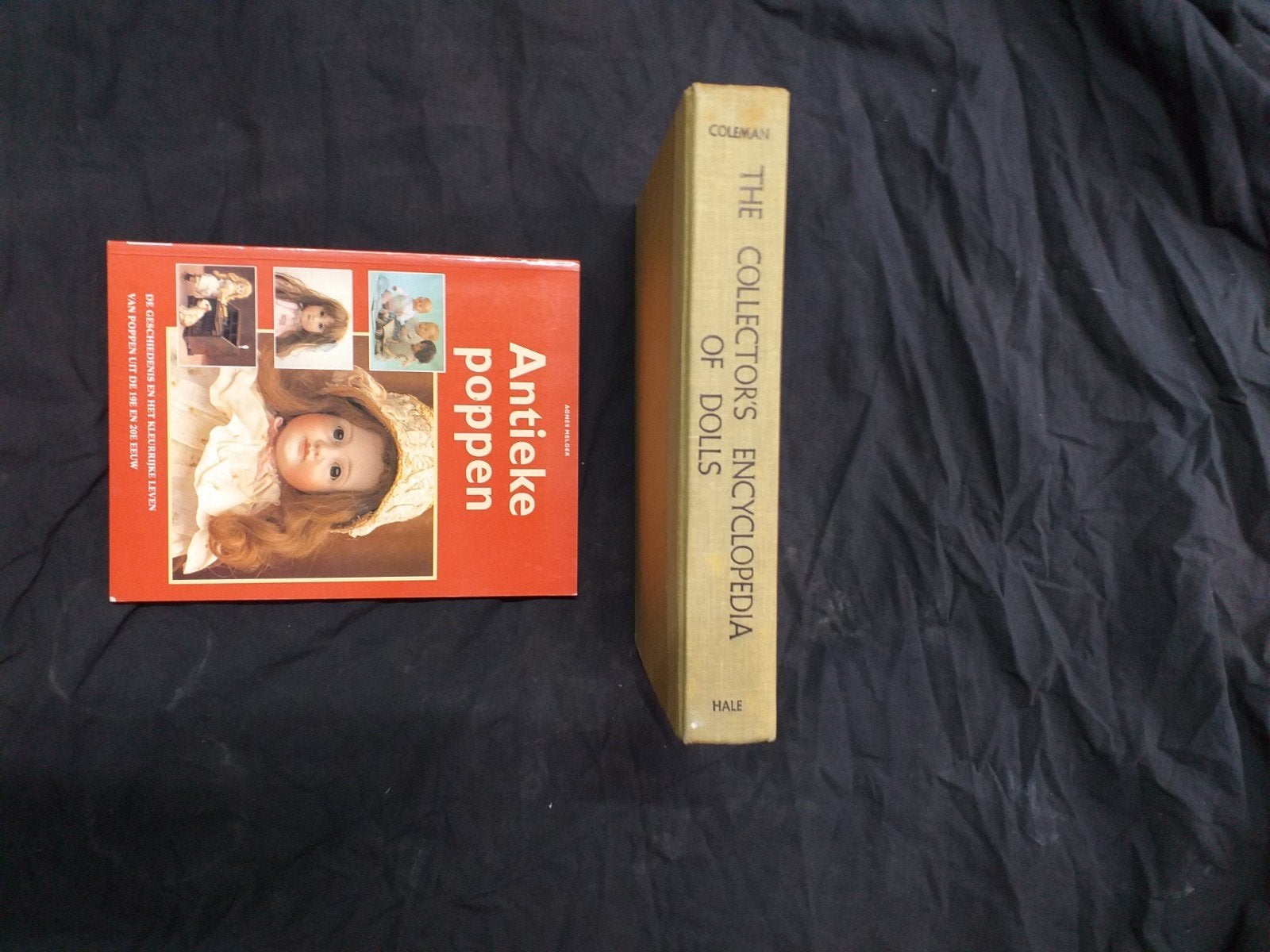 Antieke poppen: The Collectors Encyclopedia of Dolls, Ophalen of Verzenden, Gelezen, Coleman, Catalogus