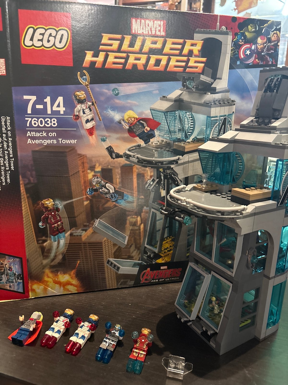 LEGO Marvel Super Heroes 76038 Attack on Avengers Tower, Marvel, Lego, Ophalen of Verzenden, Zo goed als nieuw