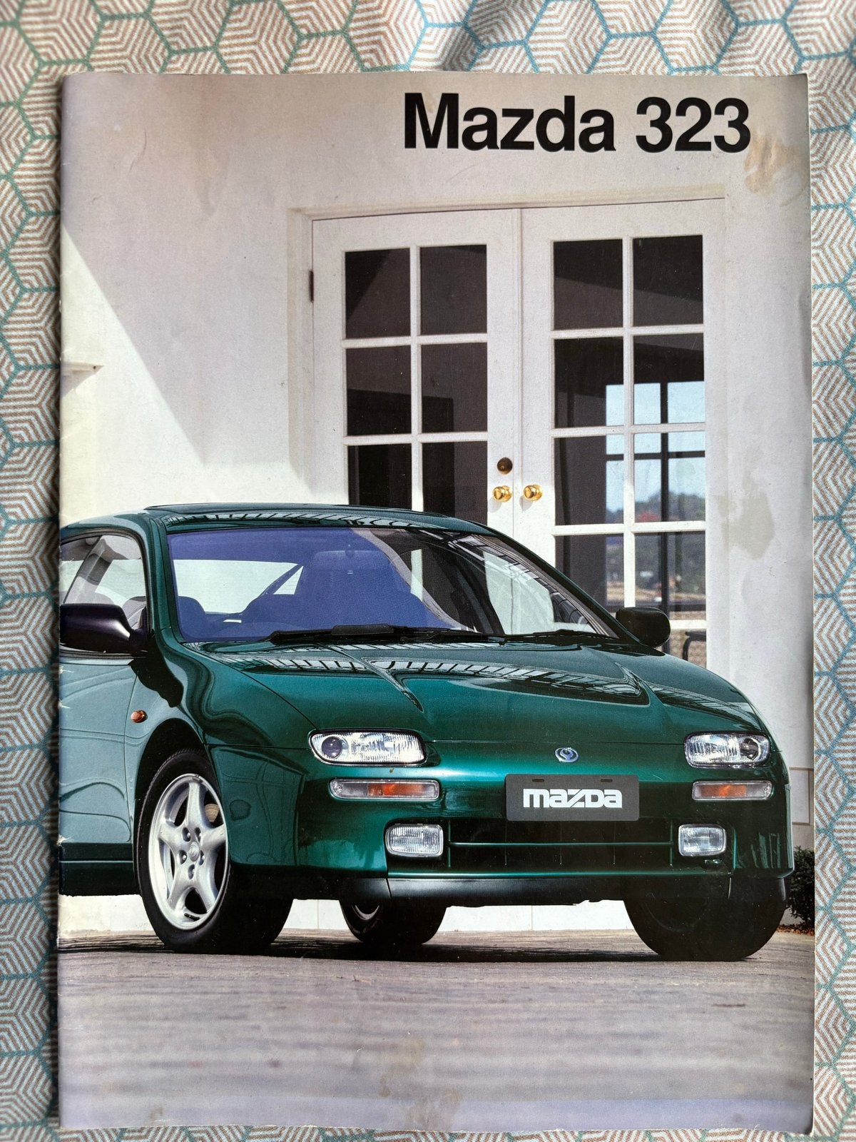 Mazda 323 Brochure - Origineel uit 1994, Boeken, Auto's | Folders en Tijdschriften, Ophalen of Verzenden, Zo goed als nieuw, Mazda