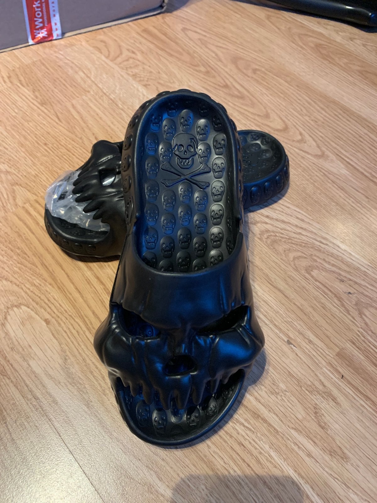 Nieuwe slippers doodshoofd zwart maat 38-39  Piraten slipper, Kleding | Dames, Schoenen, Slippers, Zwart, Nieuw, Ophalen of Verzenden
