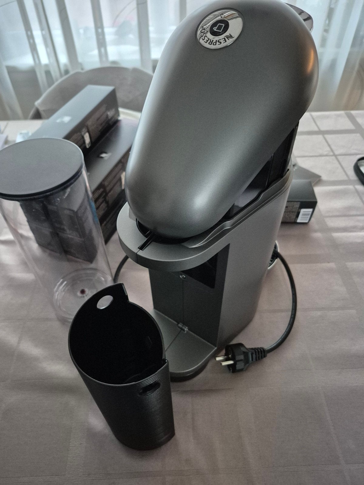 Foto 9 van Krups Nespresso Vertuo Plus Koffiemachine in prima staat