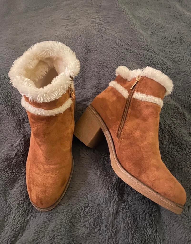 Jumex suède laarzen met hak, maat 39, Kleding | Dames, Schoenen, Ophalen of Verzenden, Zo goed als nieuw, Bruin, Lage of Enkellaarzen