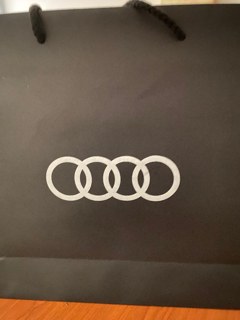 Audi Karton/papier kadotasje, Ophalen of Verzenden, Gebruikt, Auto's