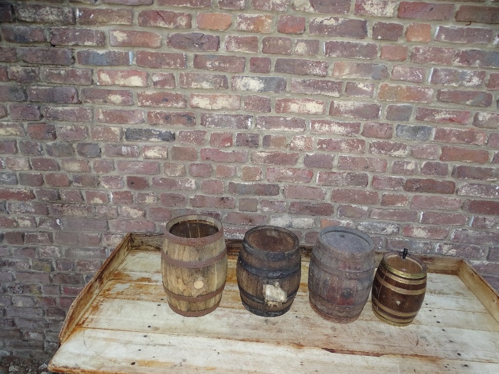 4 kleine wijnvaatjes vaatjes, Ophalen