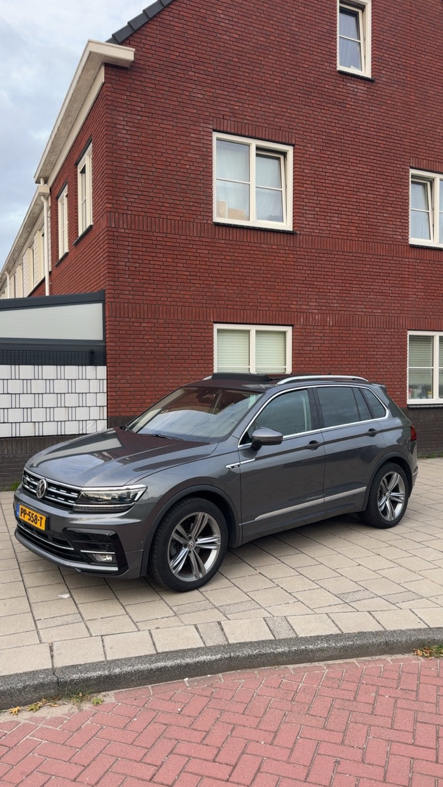 Volkswagen Tiguan R-Line 1.4 TSI 110KW/150PK 6DSG, 1800 kg, 4 cilinders, Origineel Nederlands, Parkeerassistent