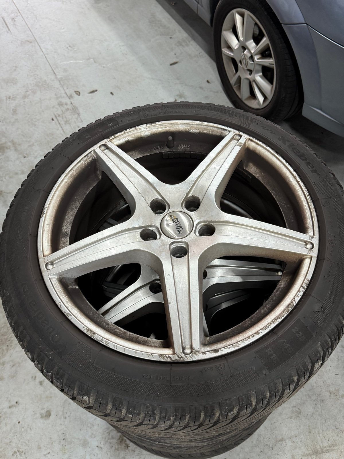Audi A6 banden met velgen - twee goed, twee op, Ophalen of Verzenden, Gebruikt
