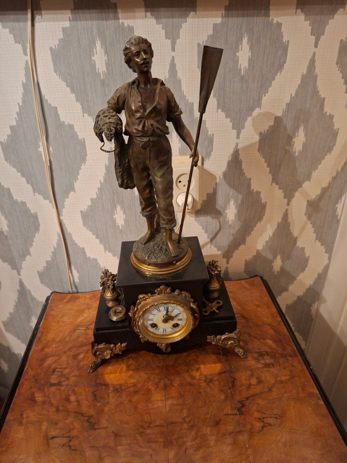 Antieke Franse pendule met bronzen beeld 'Pêcheur', Antiek en Kunst, Antiek | Klokken, Ophalen