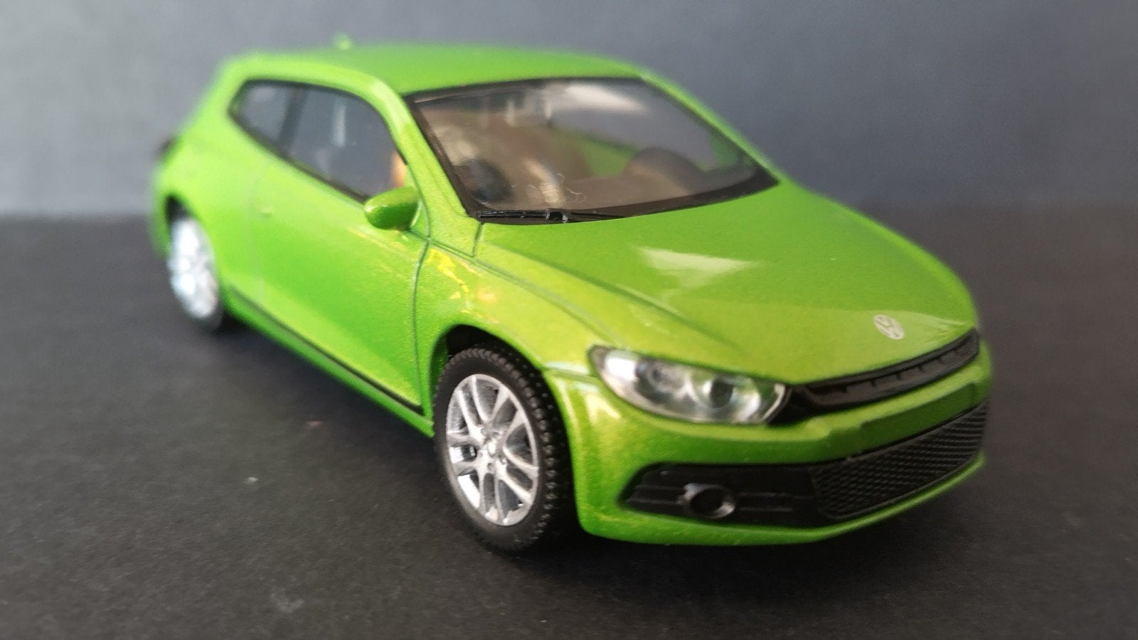 Volkswagen VW Scirocco 1:43 Welly Pol, Overige merken, Auto, Verzenden, .