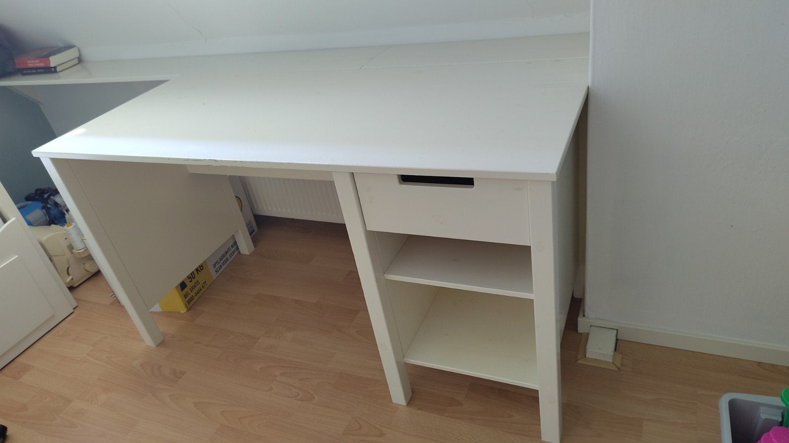 Wit bureau met lade en opbergruimte, Met lades, Gebruikt, Spaanplaat of MDF, Ophalen of Verzenden