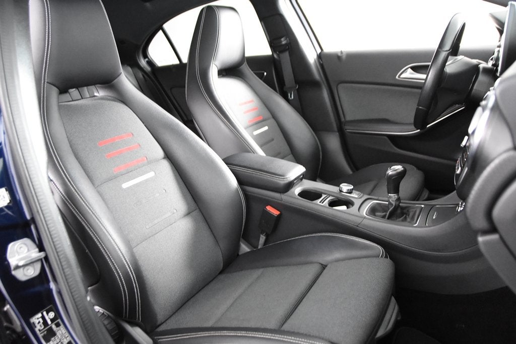 Mercedes-Benz A-Klasse 180 AMG-Line Ambiente *Navi*Stoelverw, Auto's, Mercedes-Benz, Voorwielaandrijving, Stof, Gebruikt, 4 cilinders