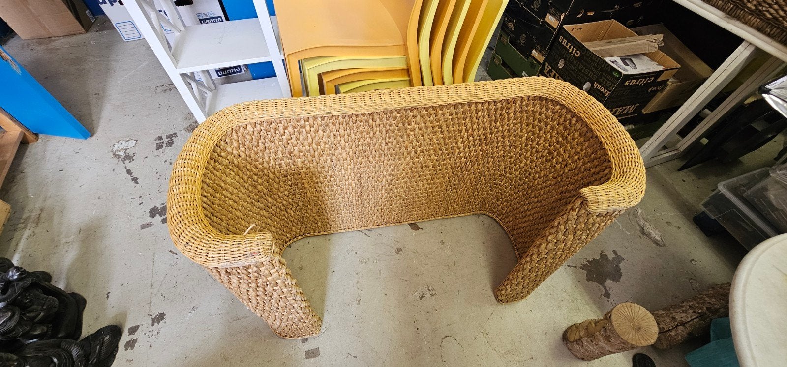 Unieke rotan/riet salontafel/bankje, Ophalen, Gebruikt