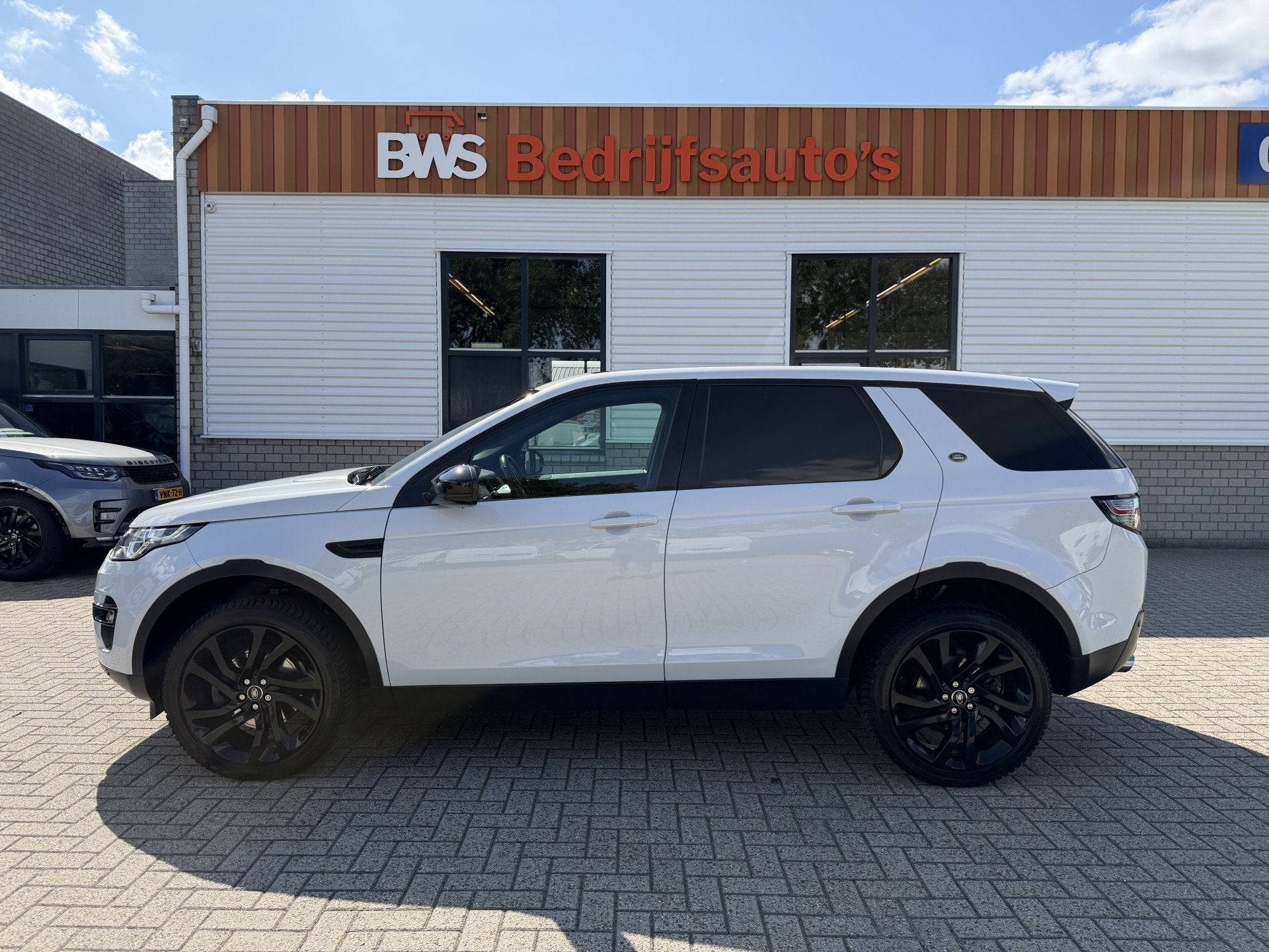 Jaguar Discovery Sport grijs kenteken / vaste prijs rijklaar, Auto's, Land Rover, Huisgarantie, 4 cilinders, Wit, Origineel Nederlands