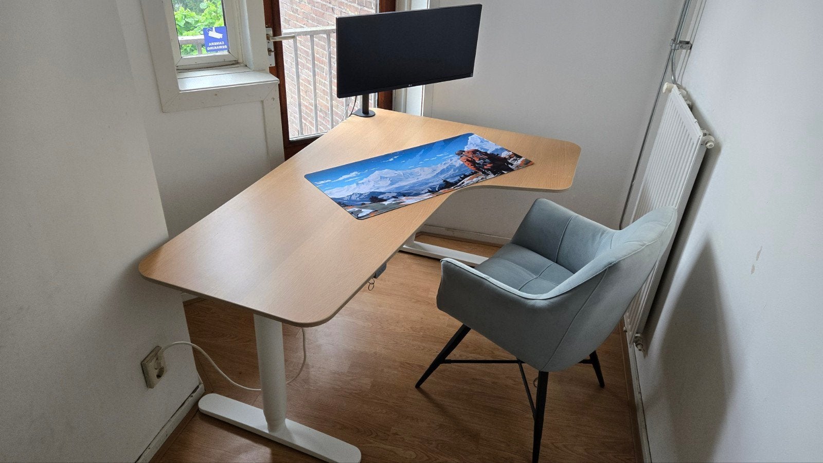 Ikea bekant - ruim Zit-sta Bureau - Elektrisch Verstelbaar, Huis en Inrichting, Bureaus, Ophalen, In hoogte verstelbaar