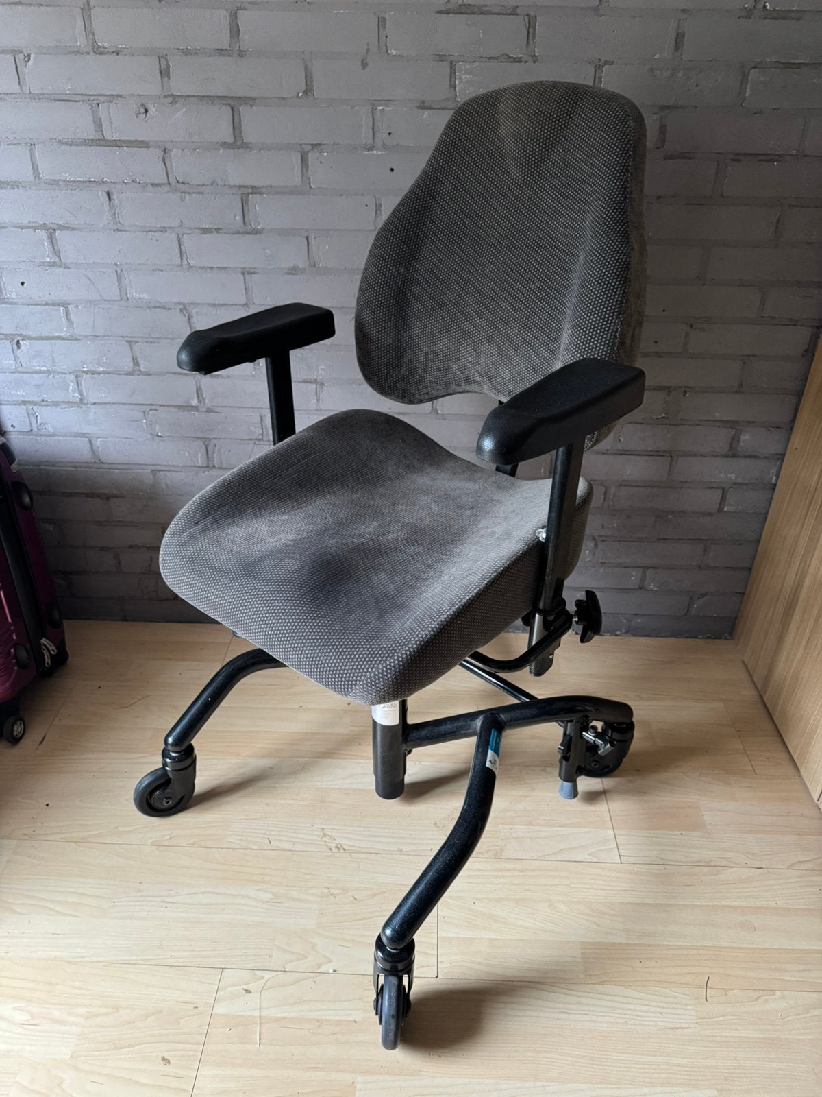 Mercado Medic REAL 9000 PLUS – Ergonomische trippelstoel, Ophalen, Zo goed als nieuw, Grijs, Bureaustoel