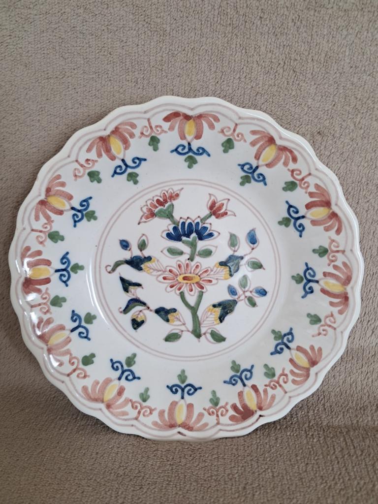 Aardewerk polychroom schaaltje met geschulpte rand MAKKUM, Antiek en Kunst, Ophalen of Verzenden
