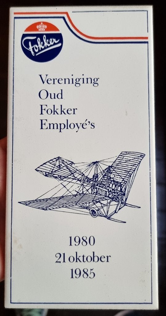 Tegeltje Fokker met logo & vliegtuig - 1985 - uniek! - IZGST, Ophalen of Verzenden, Zo goed als nieuw, Overige typen
