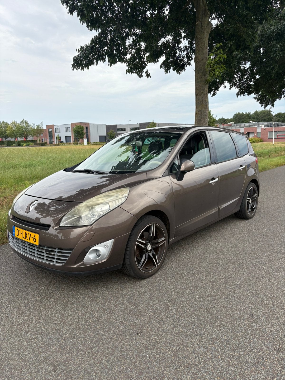Renault Grand Scenic 1.4 TCE 7P 2010 Bruin, Voorwielaandrijving, 4 cilinders, 7 stoelen, Handgeschakeld