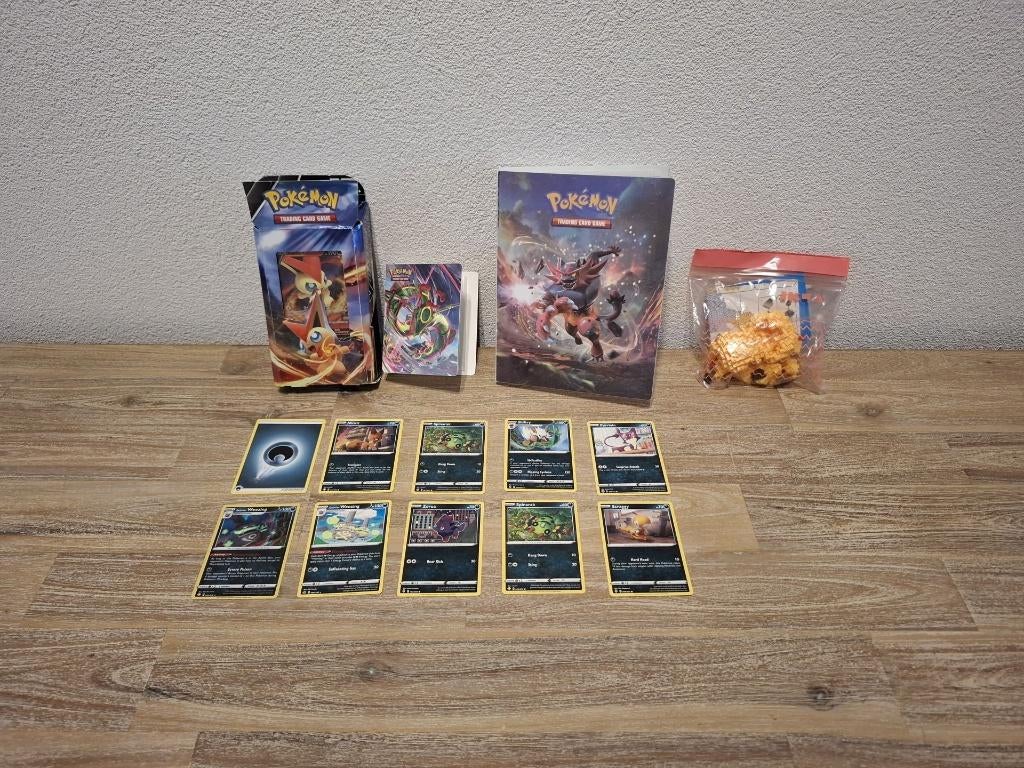 Collectie van circa 195 Pokemon kaartjes en andere spullen, Ophalen of Verzenden, Zo goed als nieuw, Meerdere kaarten, Foil