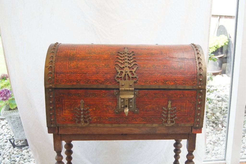 Decoratieve kist met brons beslag en hout beschilderd, Overige typen, Overige onderwerpen, Ophalen of Verzenden, 20 - 50 cm