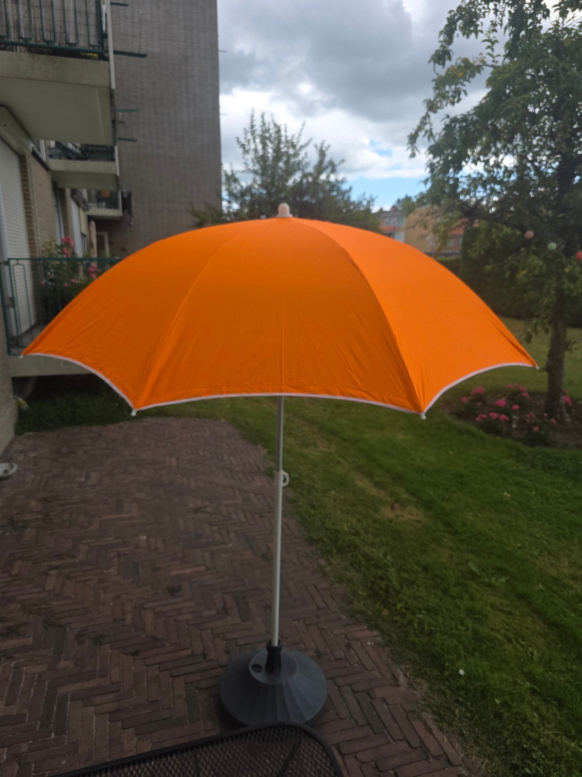 Oranje strandparasol met draagtas zonder voet, Tuin en Terras, Parasols, Ophalen of Verzenden, Gebruikt, 1 tot 2 meter, Strandparasol