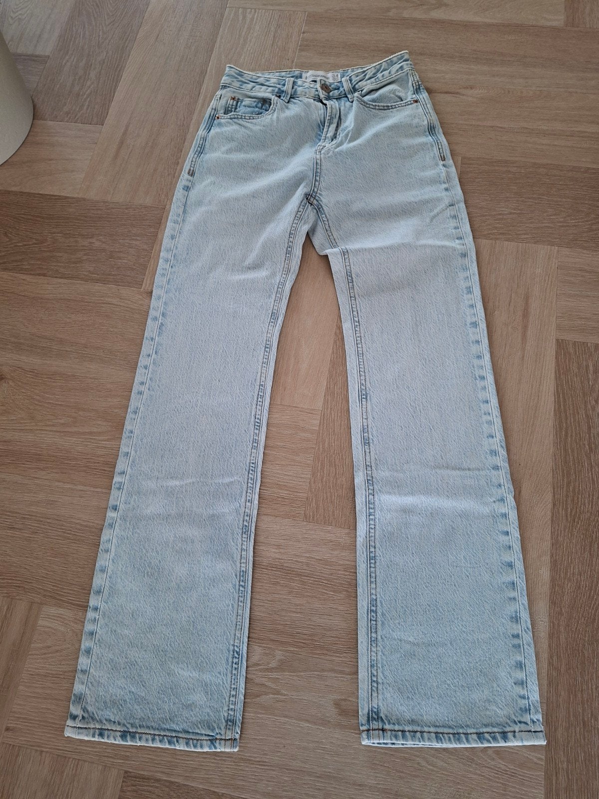 Stradivarius jeans maat 34 lichtblauw, Blauw, Ophalen of Verzenden, Zo goed als nieuw, W27 (confectie 34) of kleiner