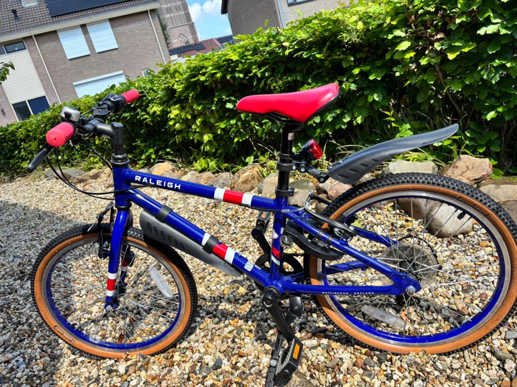 20 inch kinderfiets Raleigh, Ophalen, Zo goed als nieuw, Velgrem, 20 inch of meer