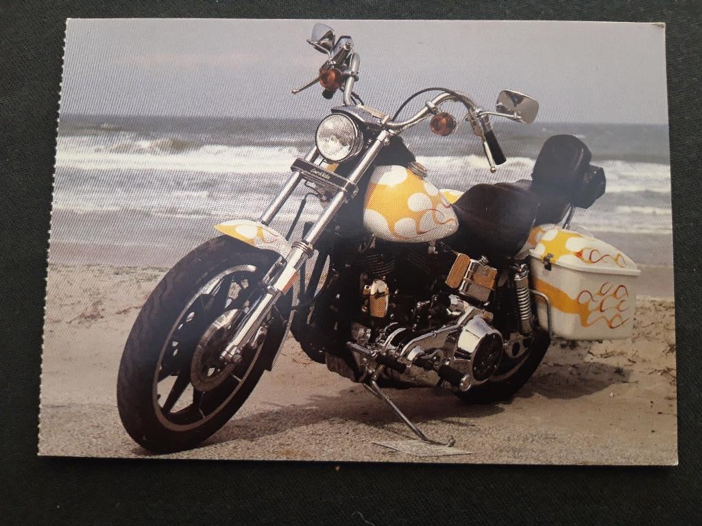 ansichtkaart Harley Davidson Custom ( geel ), Verzamelen, Ansichtkaarten | Themakaarten, Ongelopen, 1960 tot 1980, Voertuig, Ophalen of Verzenden