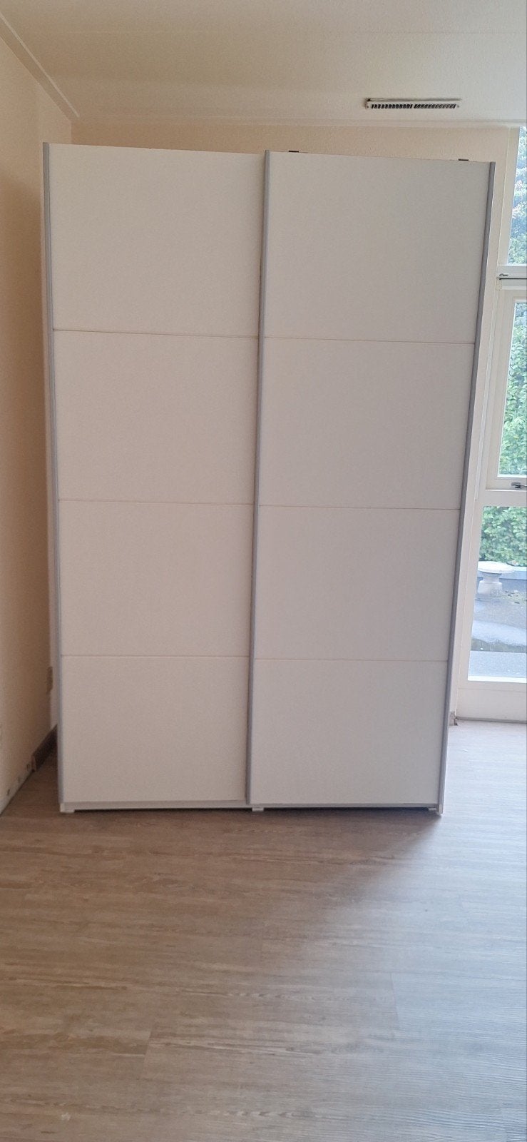 Witte kledingkast met schuifdeuren (207x130x60 cm), Huis en Inrichting, Ophalen