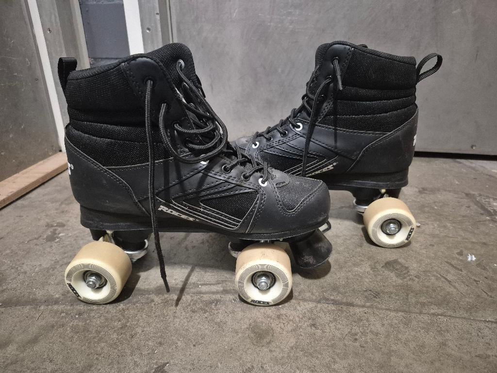 Zwarte rolschaatsen maat 39, Sport en Fitness, Skeelers, Overige typen, Ophalen of Verzenden, Zo goed als nieuw, Dames