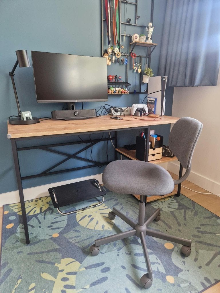 Leuk hout en metaal bureau 140 bij 60 met bureaustoel, Ophalen, Hout, Kinderbureau, Zo goed als nieuw
