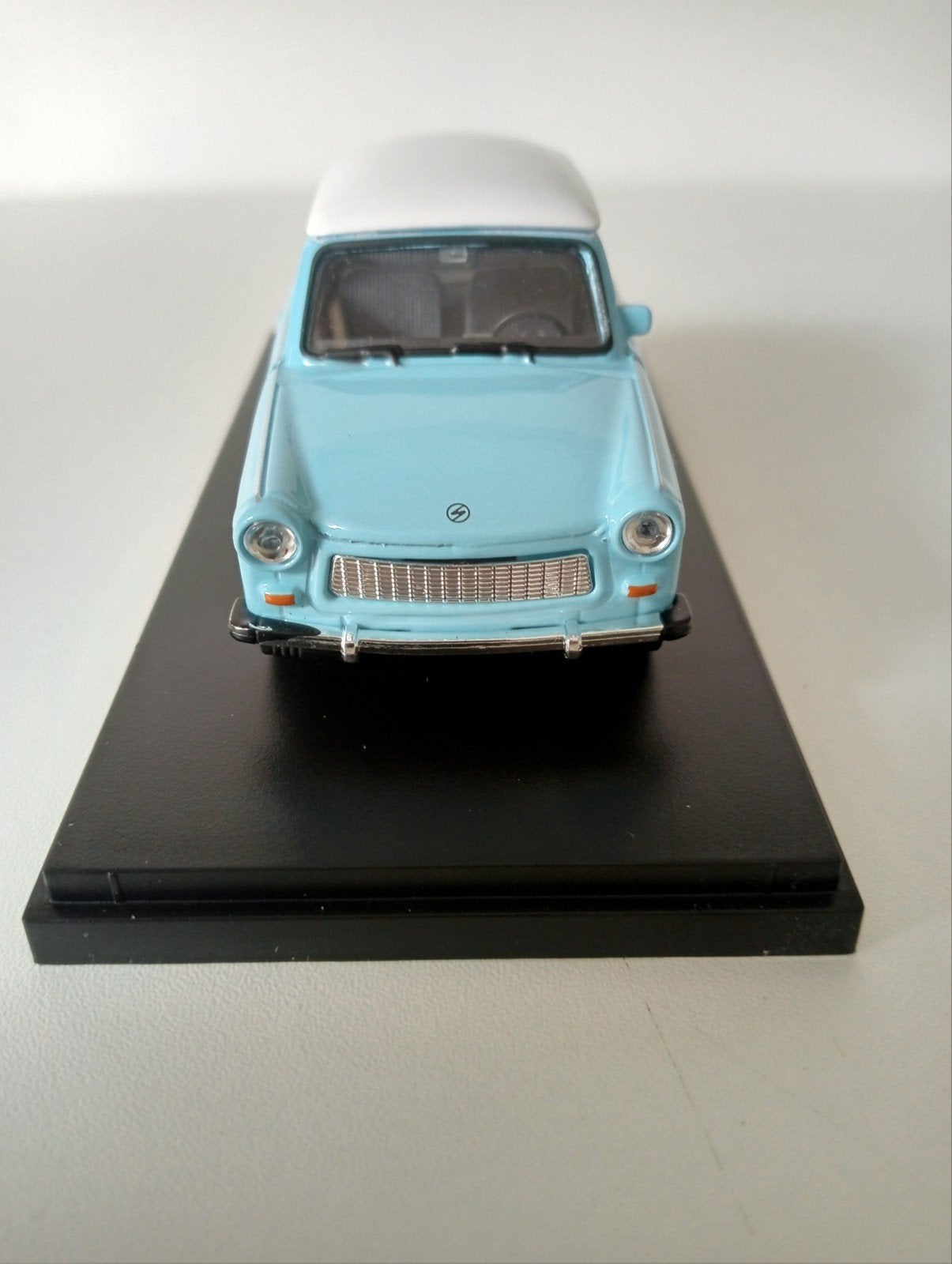 Trabant 601 modelauto - Lichtblauw met wit dak, Ophalen of Verzenden, Nieuw