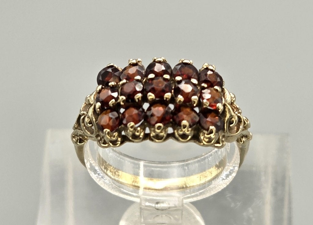 Gouden Vintage ring met edelsteen granaat. 2026/501