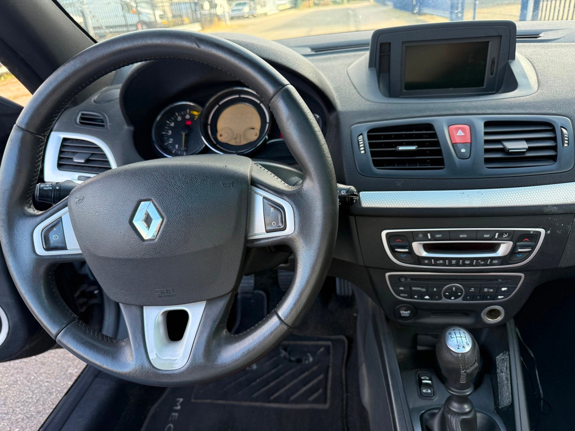Foto 20 van Renault Mégane Coupé-Cabriolet 1.4 TCE CC*LEER*AKTIEPRIJS!