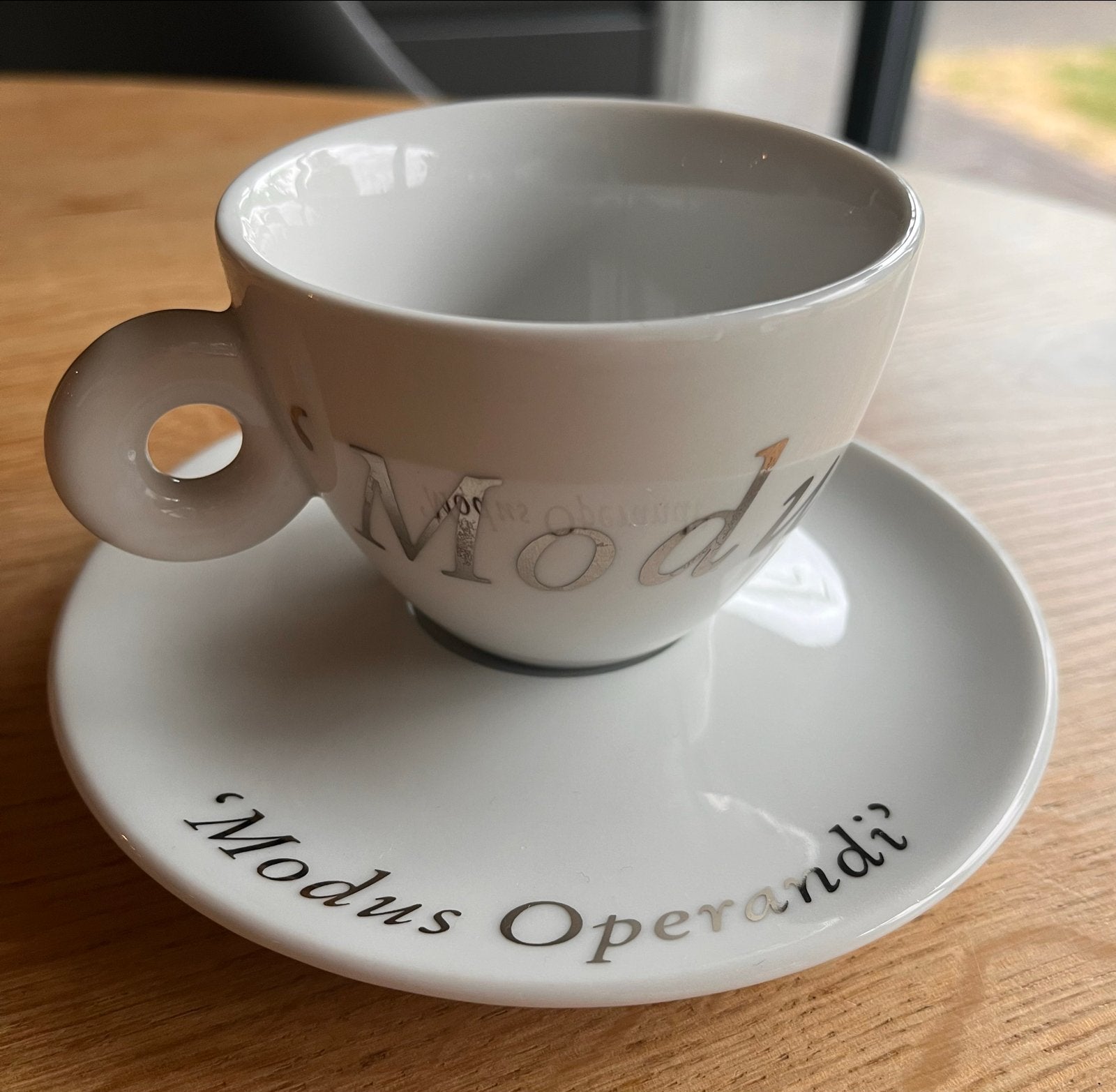 Illy Collection 2000 'Modus Operandi' kop en schotel, Ophalen of Verzenden, Zo goed als nieuw, Kop(pen) en/of Schotel(s), Porselein
