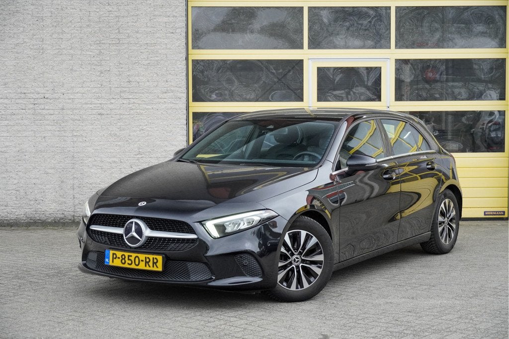Mercedes-Benz A-Klasse 180 5drs Business Solution BJ2022 Lmv, Voorwielaandrijving, 136 pk, Gebruikt, 4 cilinders