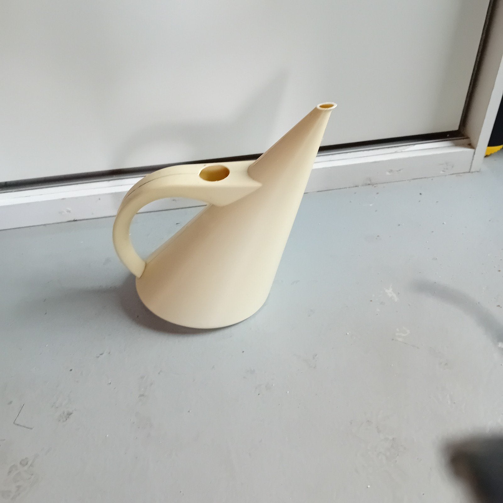 Stijlvolle Crèmekleurige Gieter, Tuin en Terras, Ophalen of Verzenden, Zo goed als nieuw, Kunststof