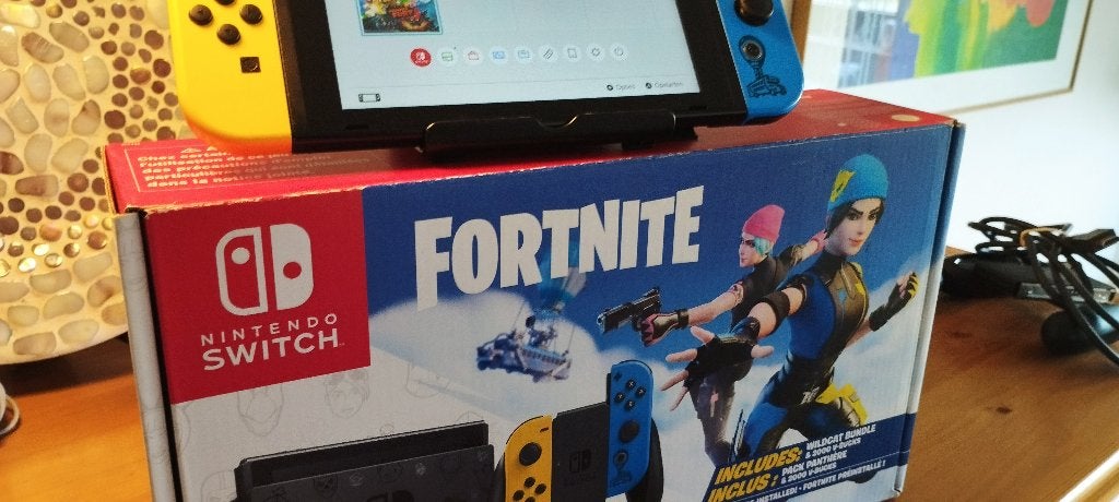 complete nintendo switch fortnite uitvoering, Spelcomputers en Games, Spelcomputers | Nintendo Switch, Ophalen of Verzenden, Zo goed als nieuw