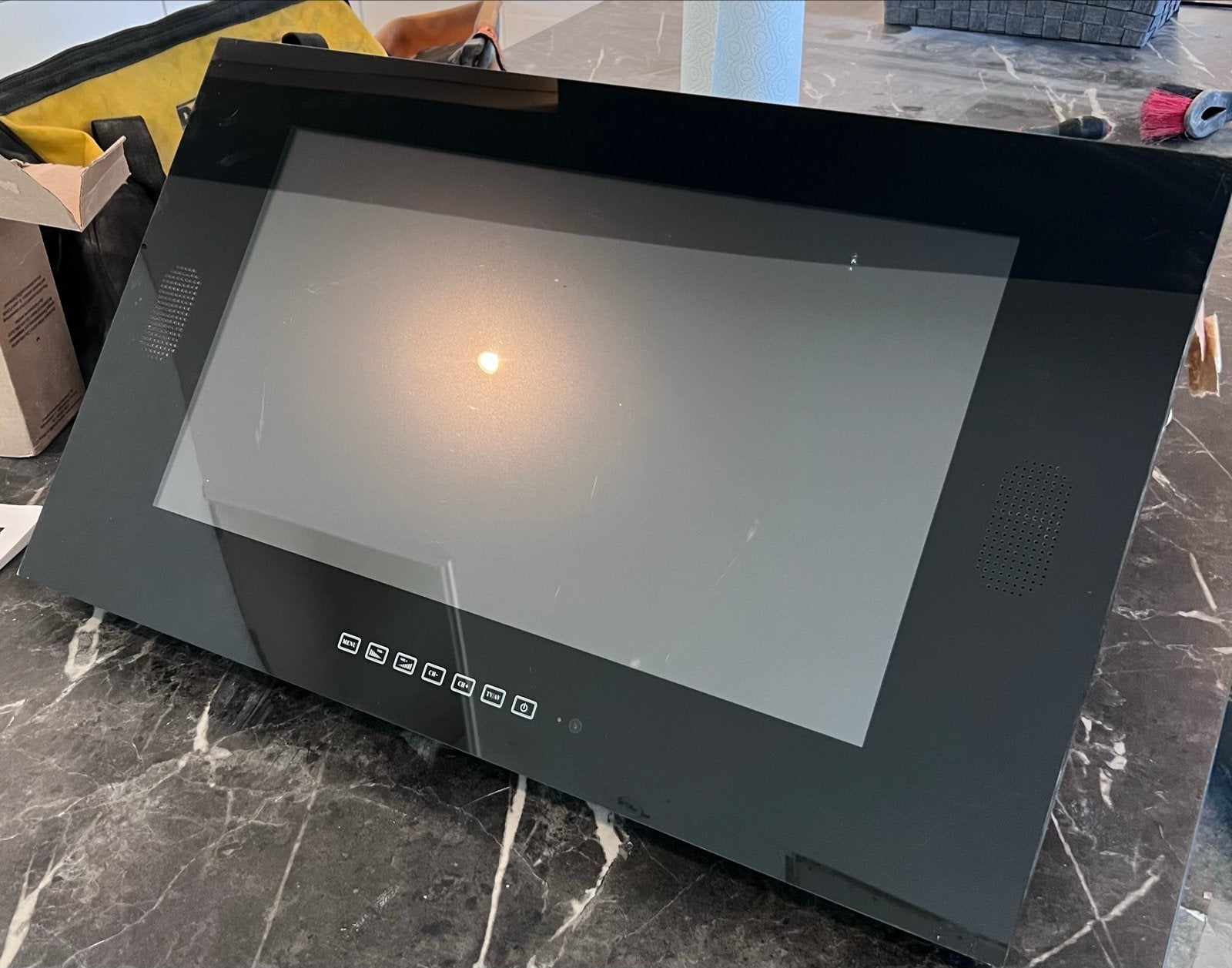 Waterproof LCD TV - Voedingskabel ontbreekt, Gebruikt, 50 Hz, Minder dan 40 cm, Smart TV