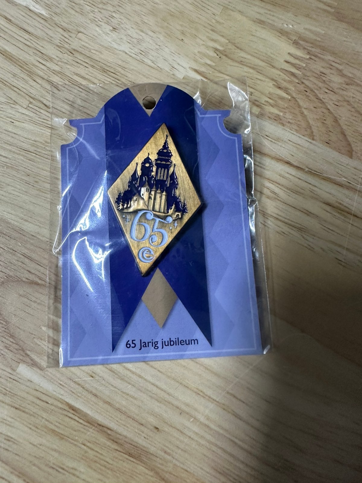 Efteling pin 65 jaar jubileum, Ophalen of Verzenden, Zo goed als nieuw, Button of Speldje