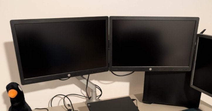 2x HP 24 inch Full HD monitoren + Humanscale monitorarm, Computers en Software, Monitoren, Ophalen, Gebruikt