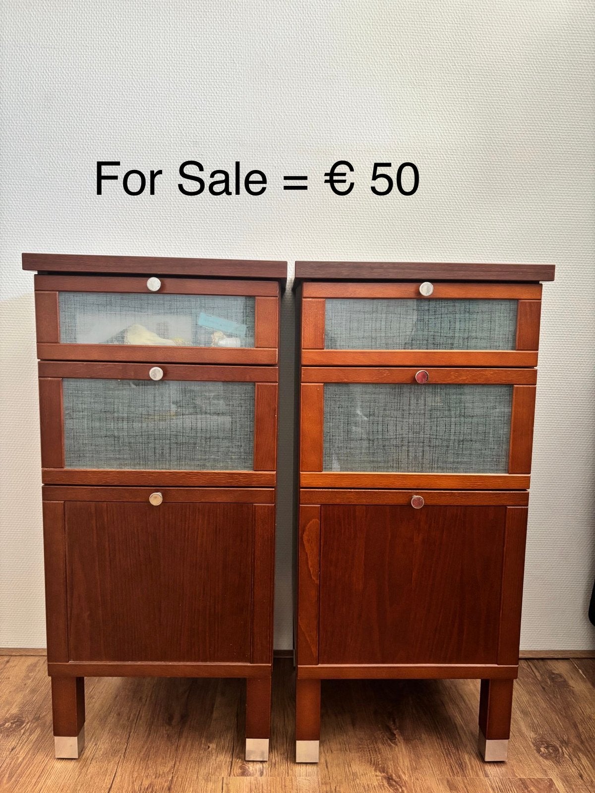 For Sale 2x bed side table for only €50, Ophalen, Zo goed als nieuw, Minder dan 45 cm