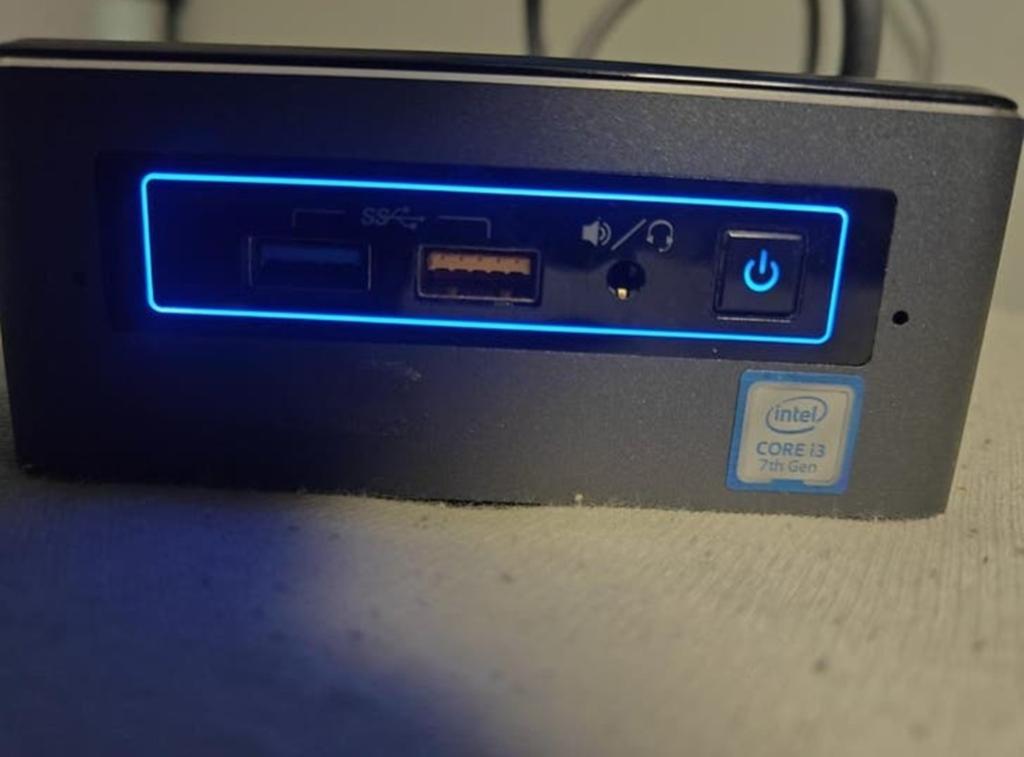 Intel nuc i3 7t generatie, Computers en Software, Desktop Pc's, Ophalen of Verzenden