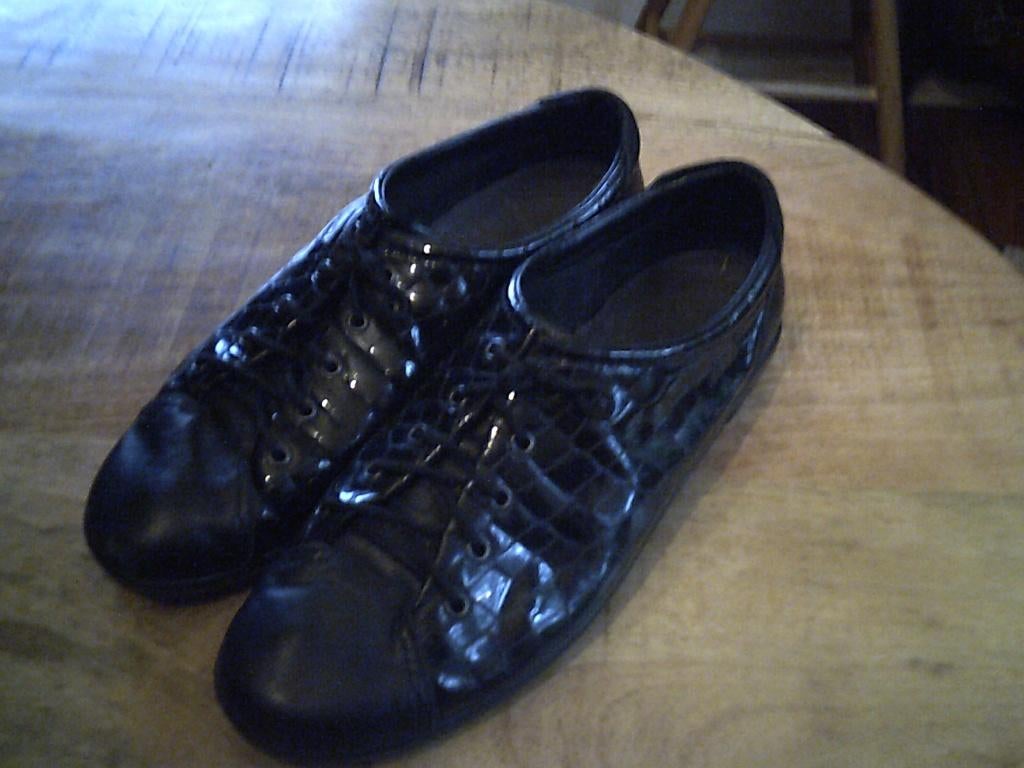 ECCO   lak /leer  zwart   maat 42, Ophalen of Verzenden, Zo goed als nieuw, Zwart, Sneakers of Gympen