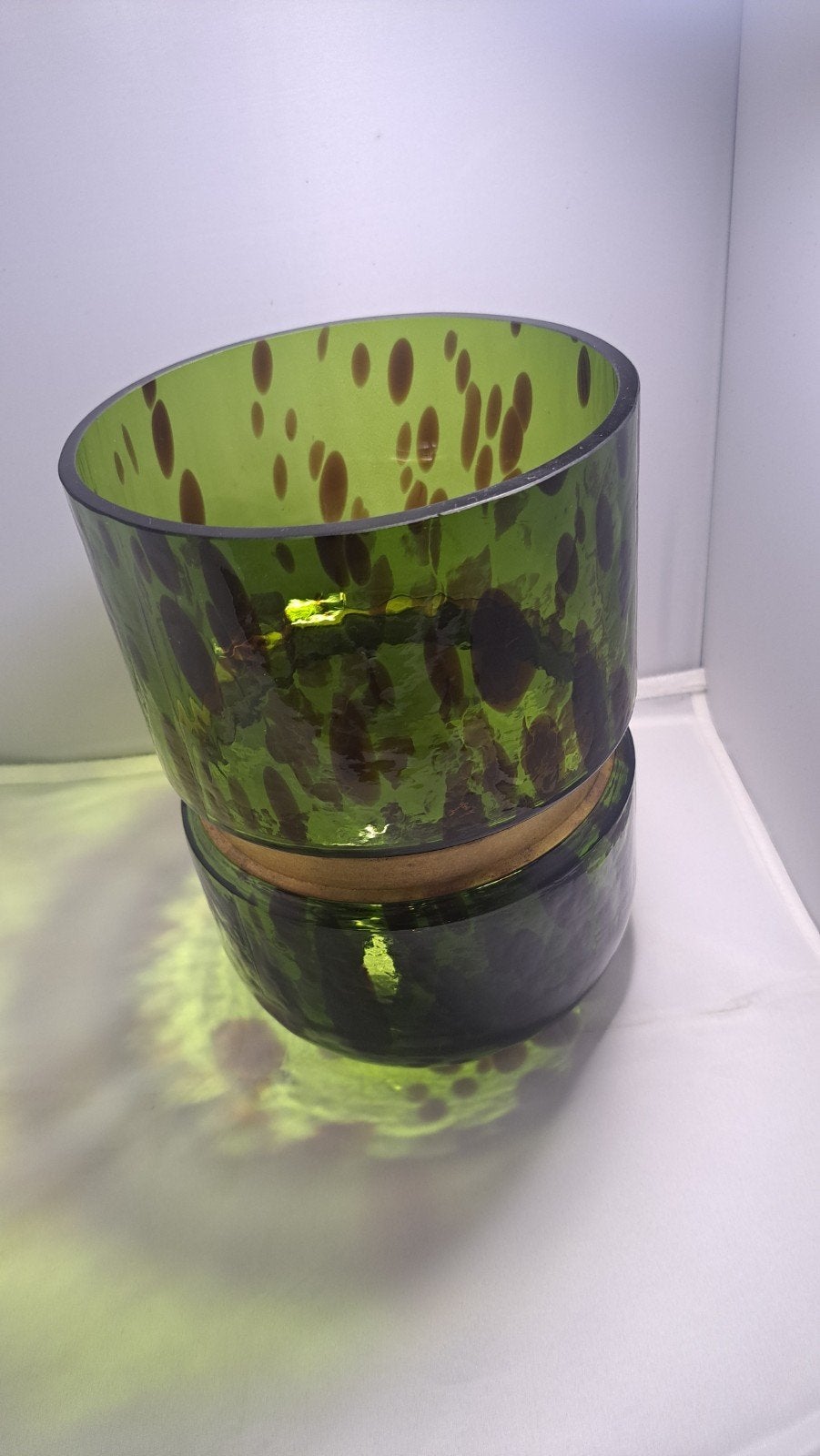 Groene glazen pot met spikkels en houten band, Antiek en Kunst, Ophalen of Verzenden