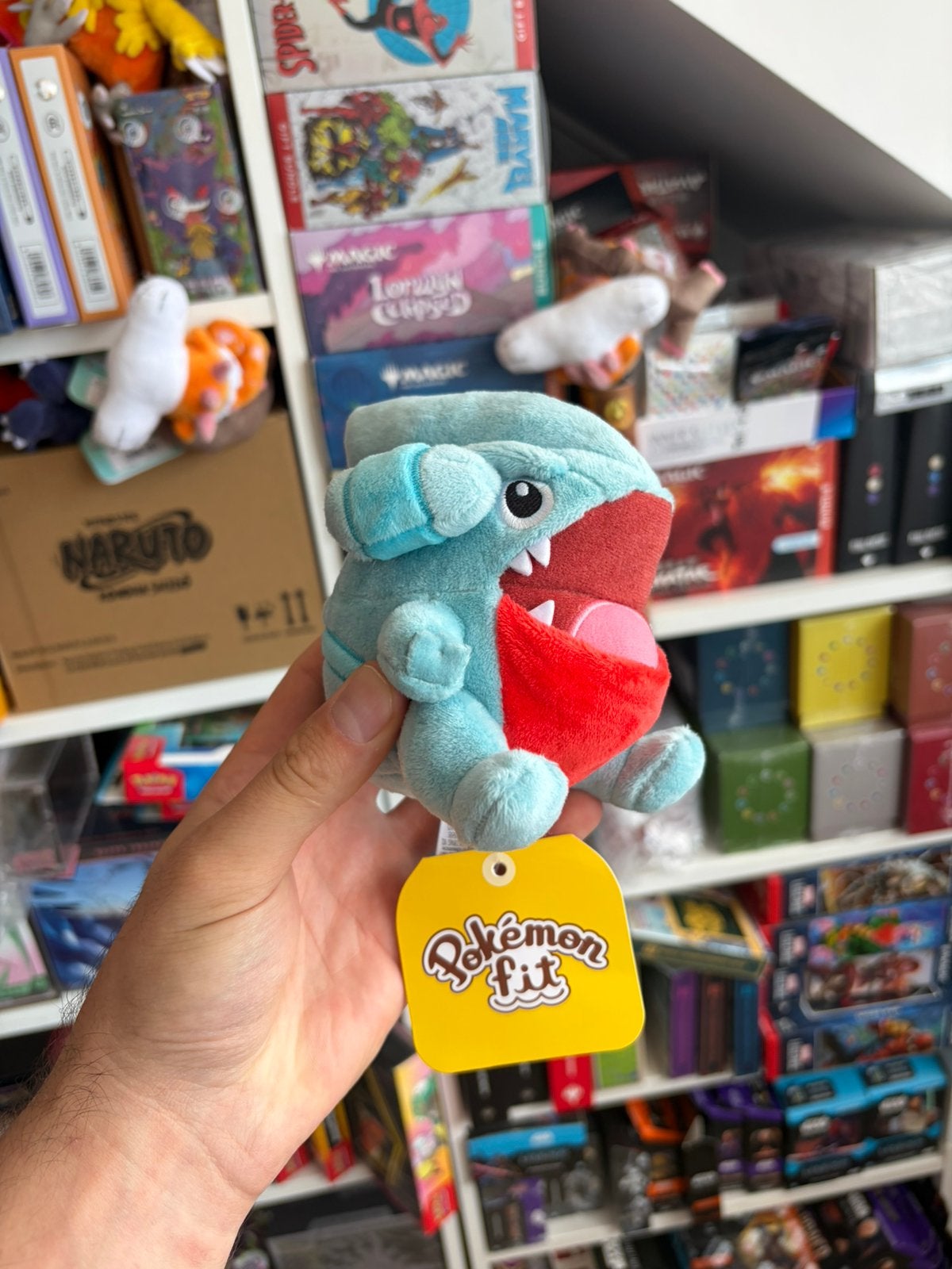 Pokémon Fit Gible Plush Japanese Pokémon Center 2021 Tags, Diversen, Nintendo, Ophalen of Verzenden, Zo goed als nieuw, Info@nintendo.com