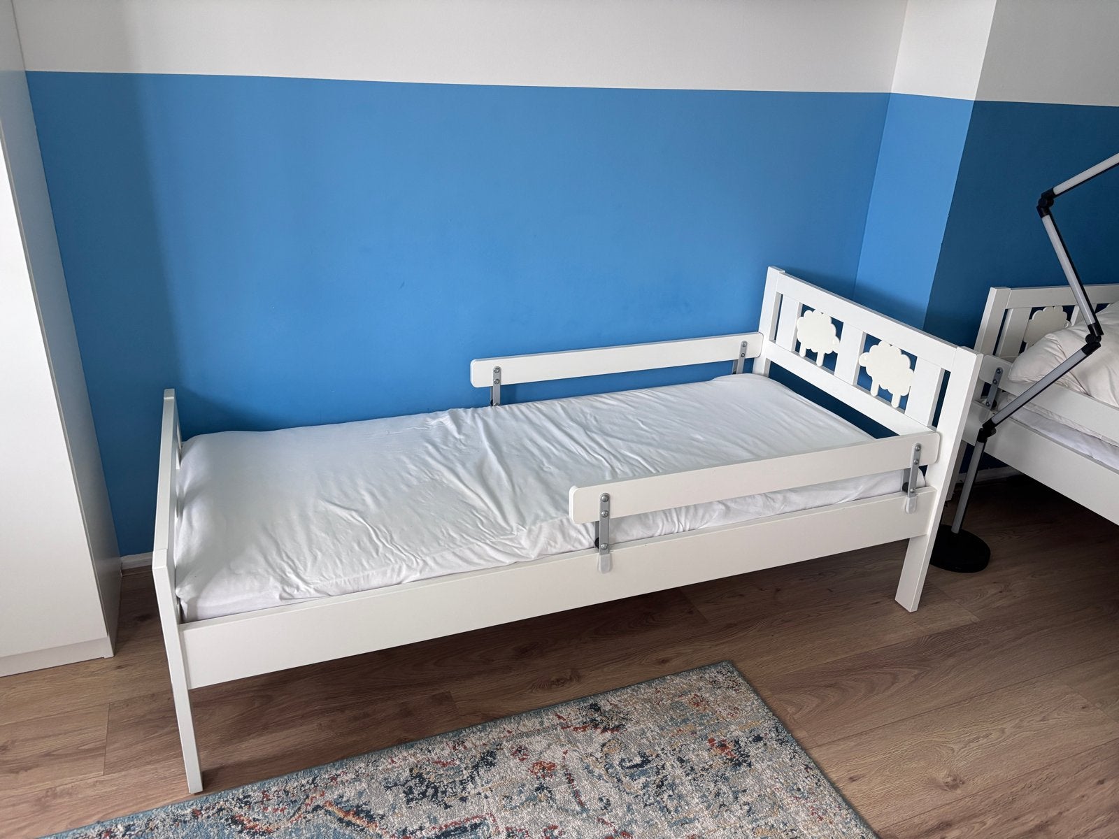 Ikea kinderbed met bedhekje en matras, Kinderen en Baby's, Kinderkamer | Bedden, Gebruikt, 160 tot 180 cm, 70 tot 85 cm, Lattenbodem