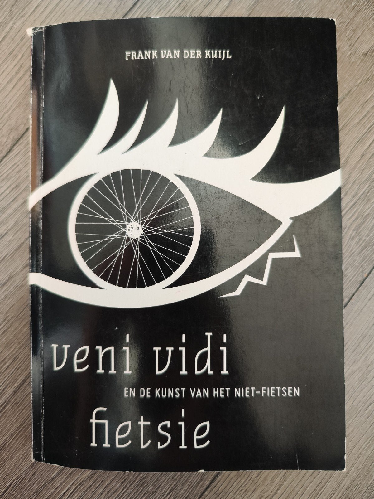 Veni vidi fietsie – Frank van der Kuijl | Humor Fietsboek, Boeken, Ophalen of Verzenden, Gelezen