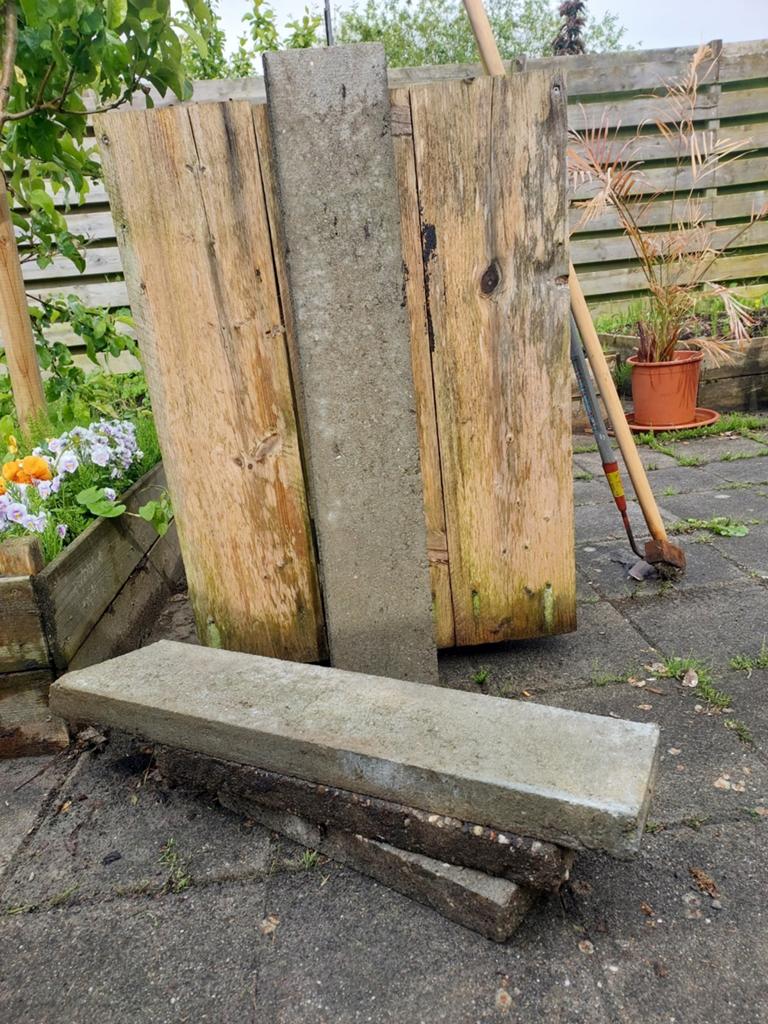 8 tegels 30x30 cm en paar sluitbanden, gratis., Ophalen, Gebruikt, Beton, Terrastegels